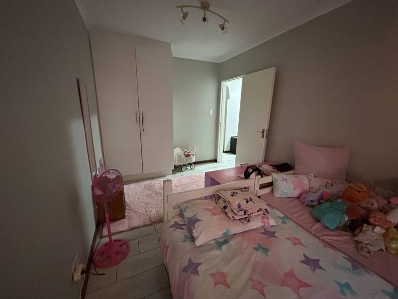 Charming 3-Bed Home: Comfort & Convenience Await! - Photo 10