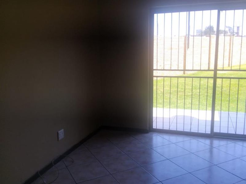Ground floor unit ready to move in. - Photo 5