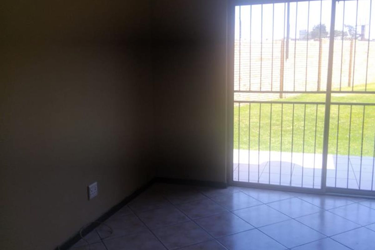 Ground floor unit ready to move in. - Photo 5
