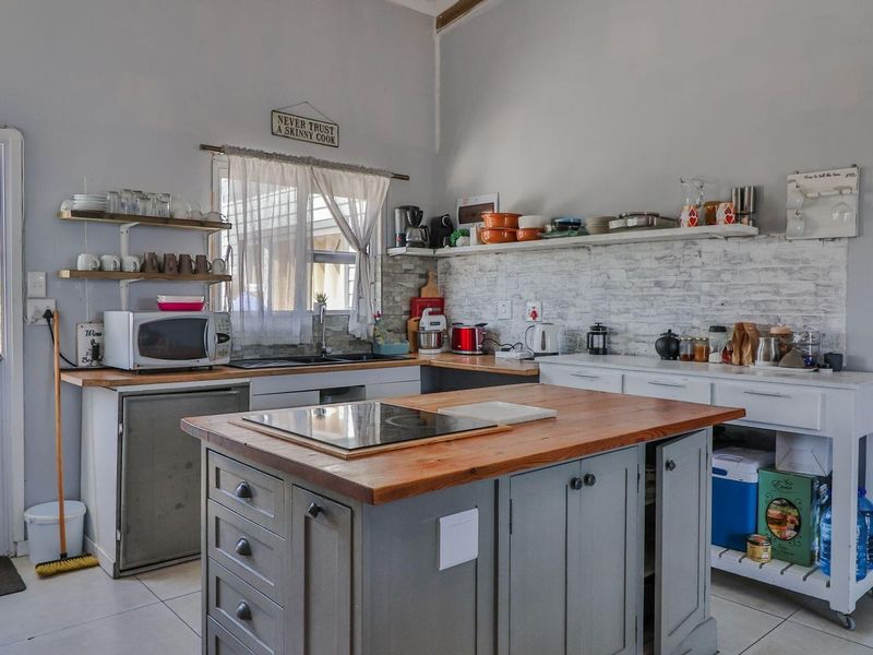 Four Bedroom Holiday Home - De Kelders - Photo 9