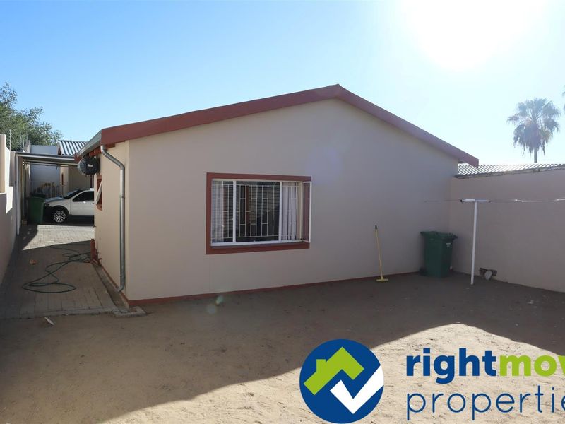 Want to be the owner of your own Complex? Look no further! Tenants in place already. - Photo 4