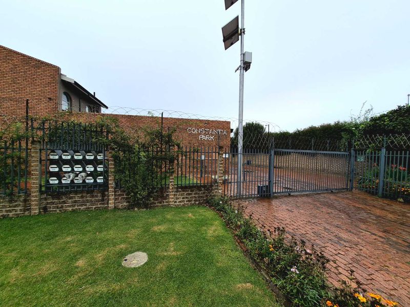 Secure living in the heart of Goedeburg! - Photo 3