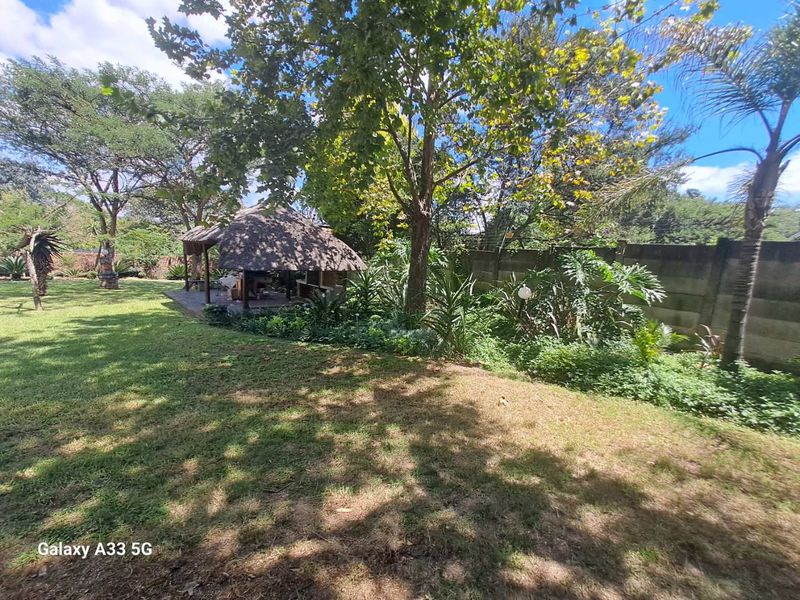 Family Home 4 Bedroom/ 3 Bathroom with lovely garden - Photo 3