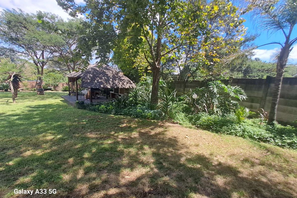 Family Home 4 Bedroom/ 3 Bathroom with lovely garden - Photo 3