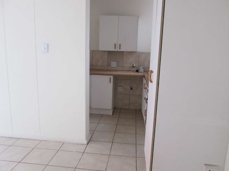 A BEAUTIFUL , NEAT AND CLEAN [1] ONE BEDROOM APARTMENT FOR SALE IN DIE MOOT [DASPOORT ] PTA - Photo 9