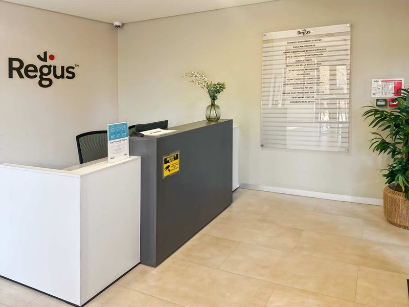 Private office space for 1 person in Regus The Boardwalk - Photo 3