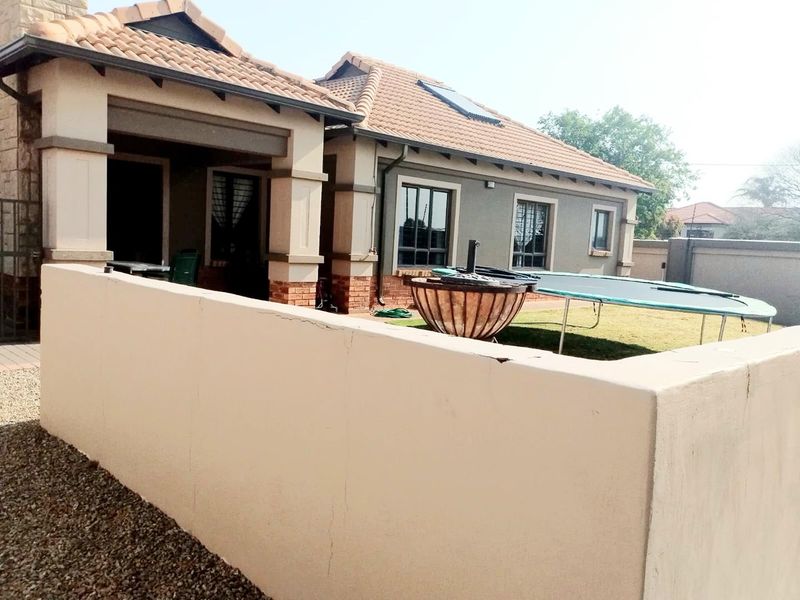 STUNNING 3 BEDROOM HOUSE FOR SALE IN SUNAIR PARK - Photo 10