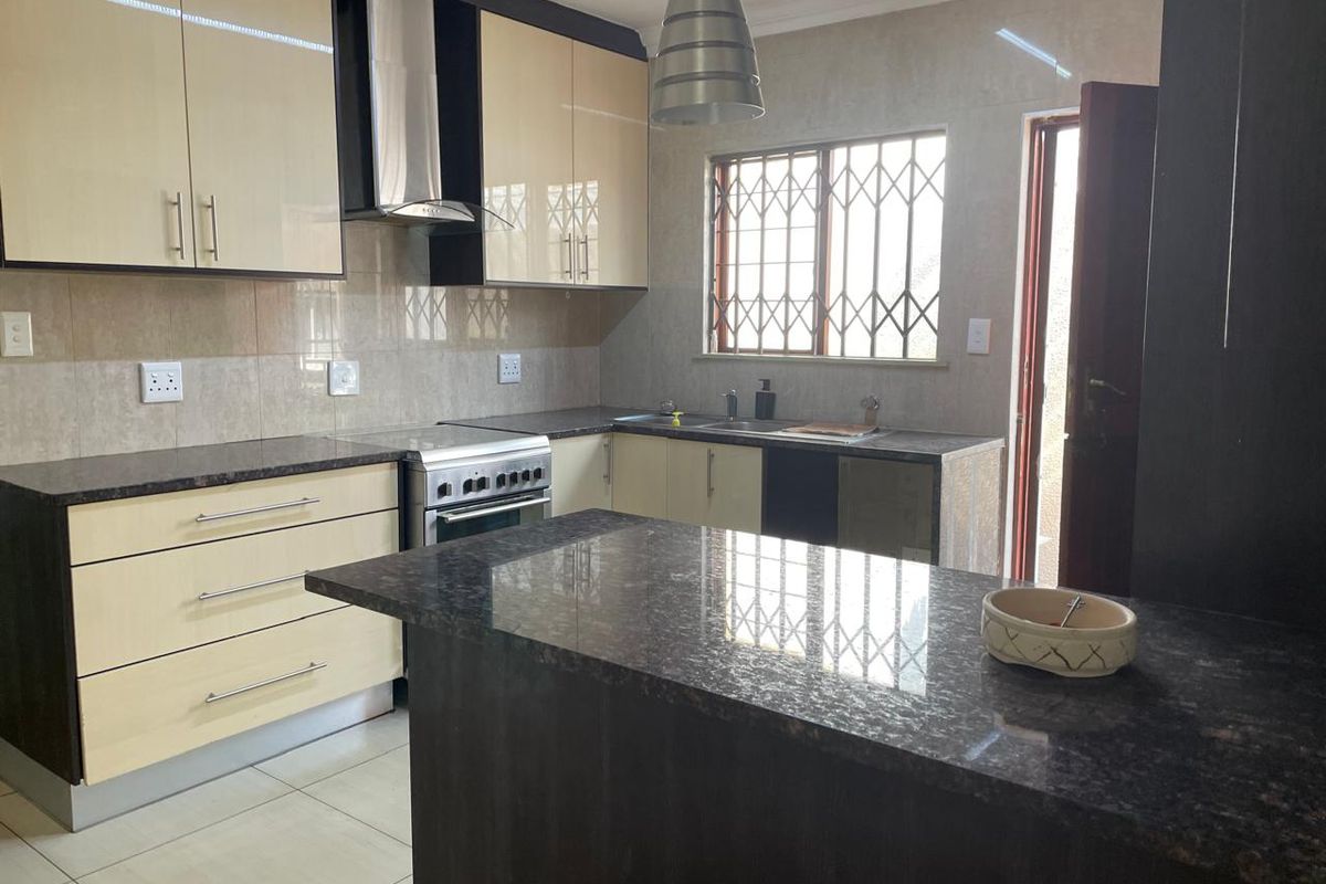 Beautiful 3-Bedroom House For Sale in Forestdale Estate, Douglasdale - Photo 3