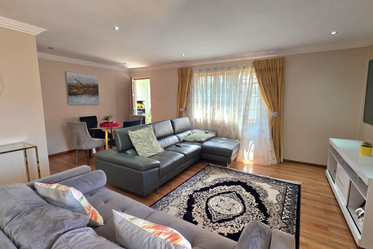 Spacious First floor Apartment - Photo 3