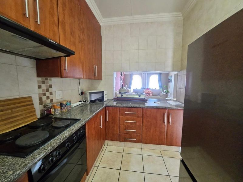 House For Sale in New Redruth, Alberton - Photo 2