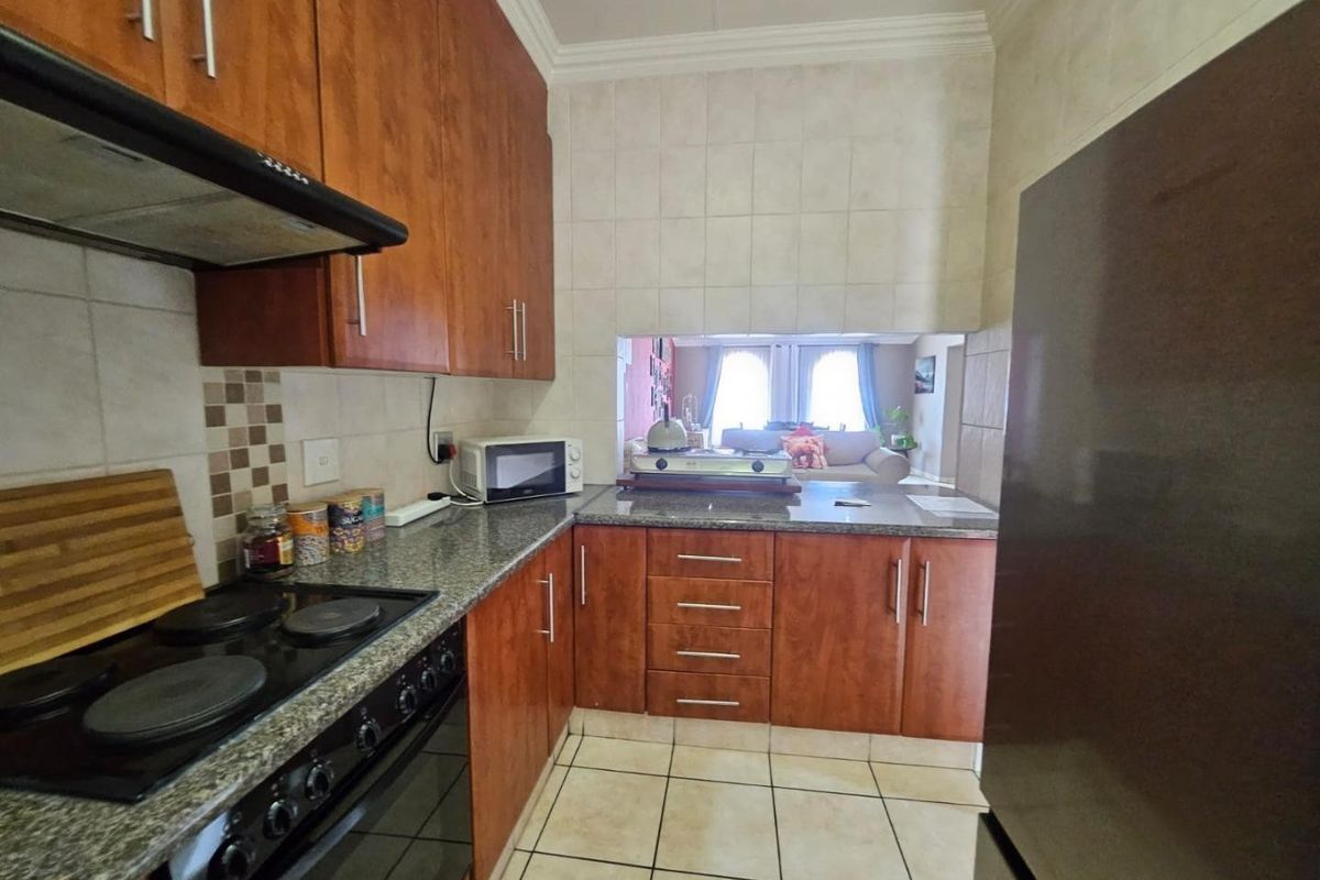 House For Sale in New Redruth, Alberton - Photo 2