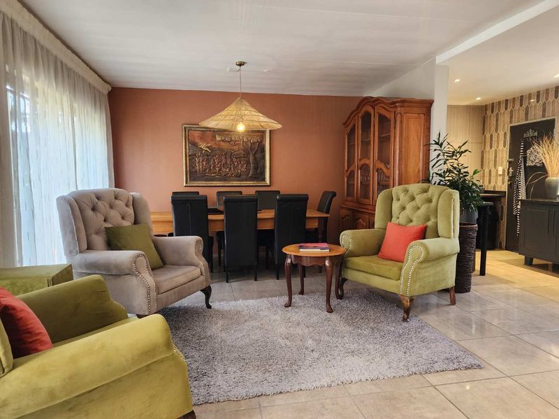 Fully Furnished, 4-Bedroom Townhouse, minutes away from Loftus Versfeld - Photo 7