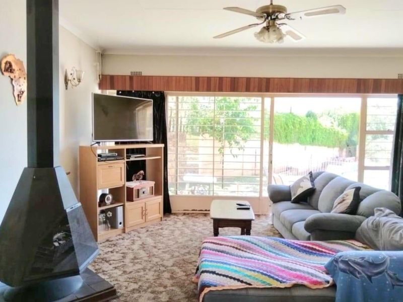 4 Bedroom House for Sale in Kibler Park - Photo 2