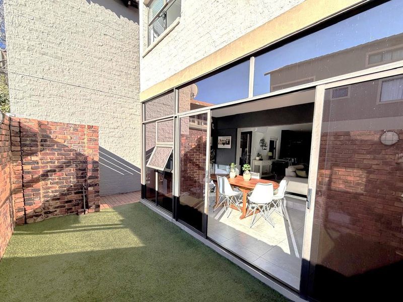 Relaxed, Secure Townhouse Living - Photo 9