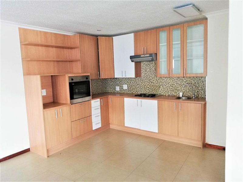 3 Level Townhouse To Let - Photo 8