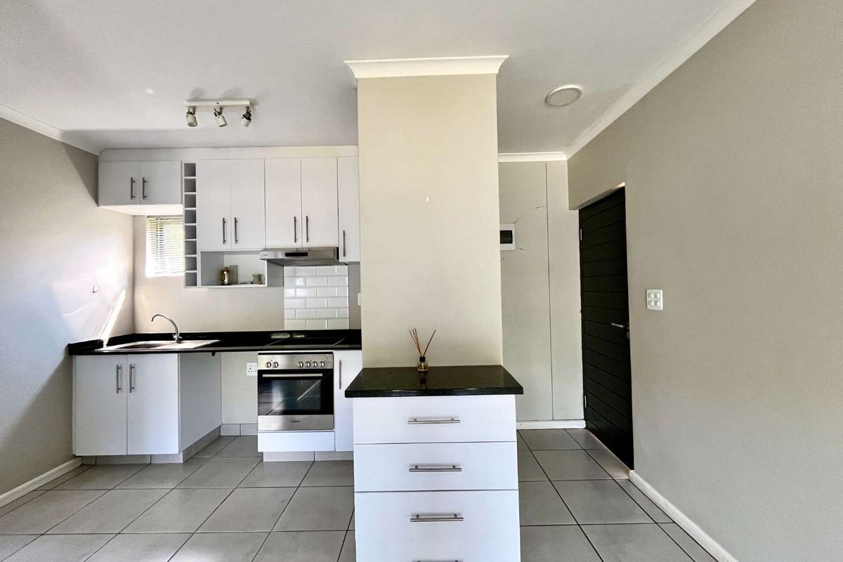 Stylish 1-Bed Garden Apartment in Sought-After The Woods Estate - Photo 2