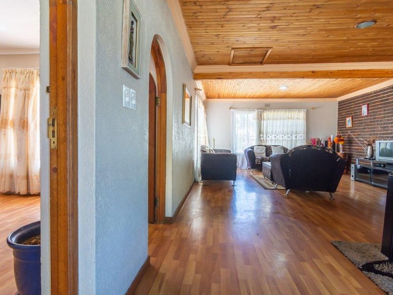 Discover the Charm of Corner Living - Photo 3