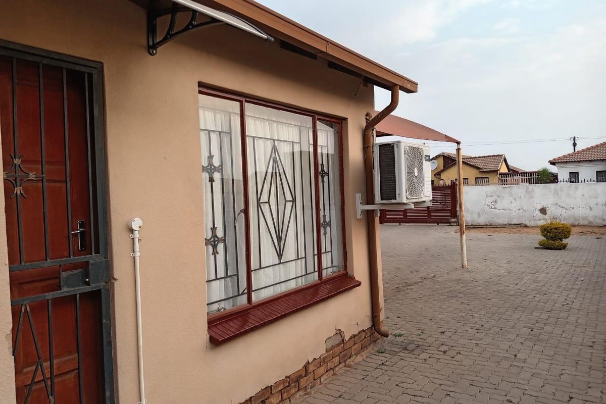 3 Bedroom House For Sale in Mabopane Unit X - Photo 3