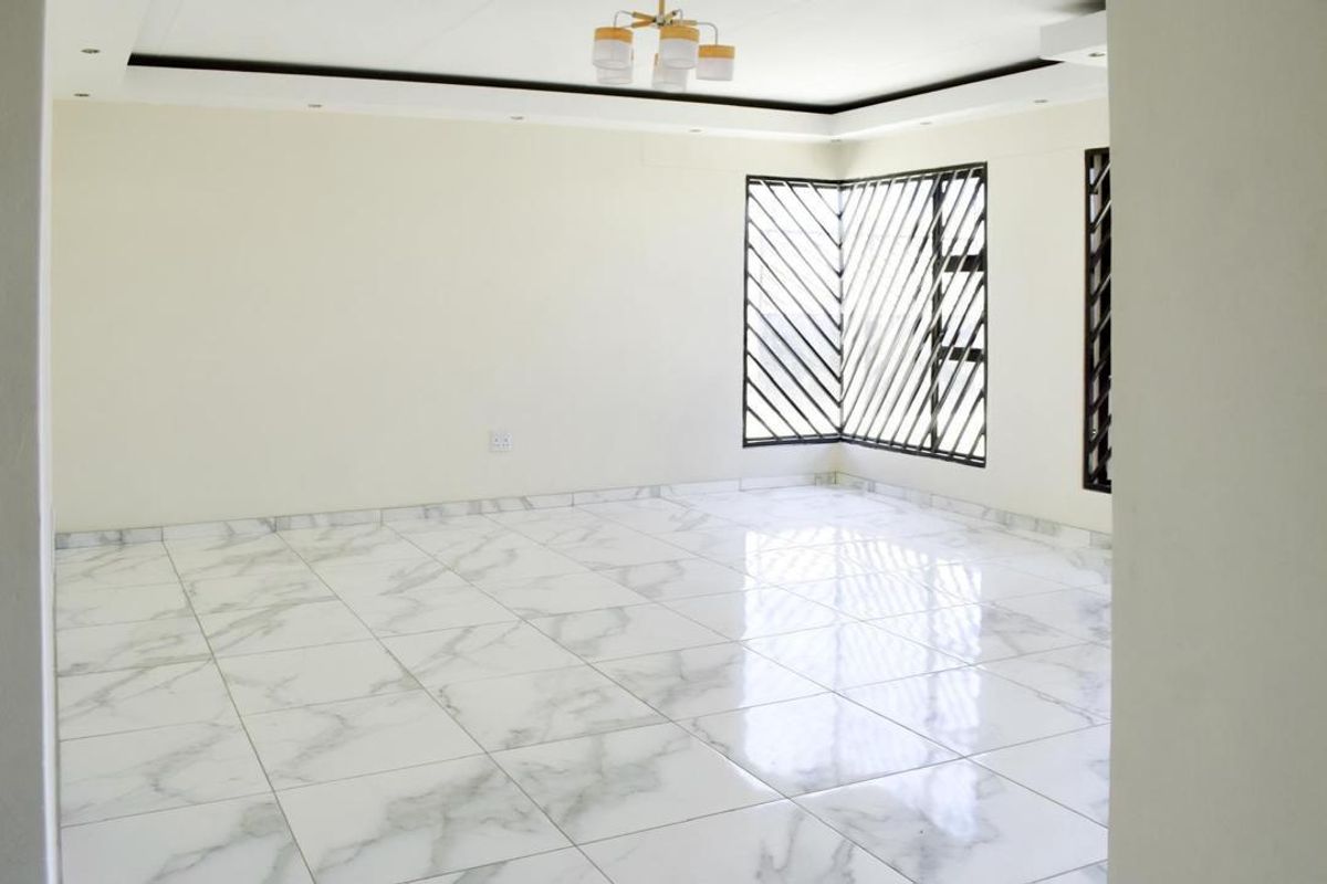 FOR SALE: Stunning 3-Bedroom Home in Okahandja, Dolerite Ridge (Extension 7) – N$1,750,000 - Photo 4