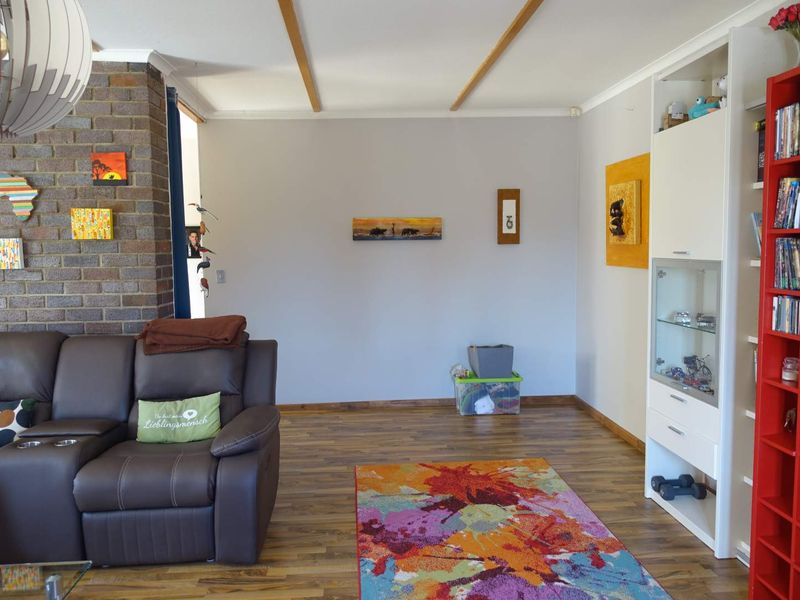 COSY FAMILY HOME ON LARGE ERF CLOSE TO SCHOOLS & SHOPPING CENTER - Photo 7