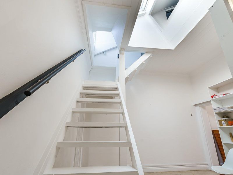 Charming Victorian 2 bed cottage in Observatory - Photo 10