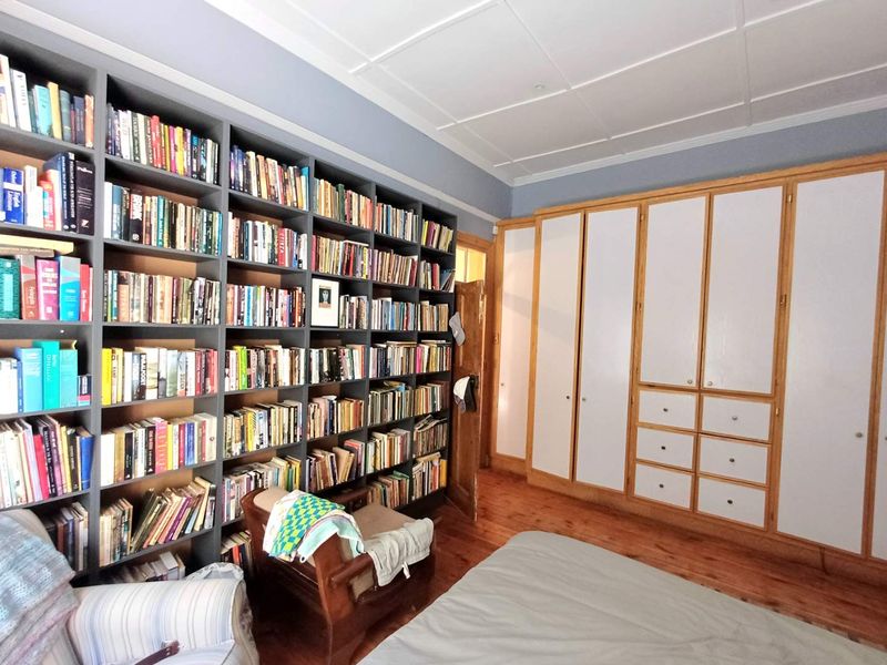 Charming 2 Bedroom Home with timeless features & modern touches - Photo 9