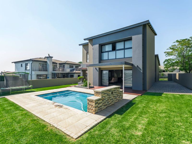 Modern Family Home for Sale – Secure Estate Living - Photo 2