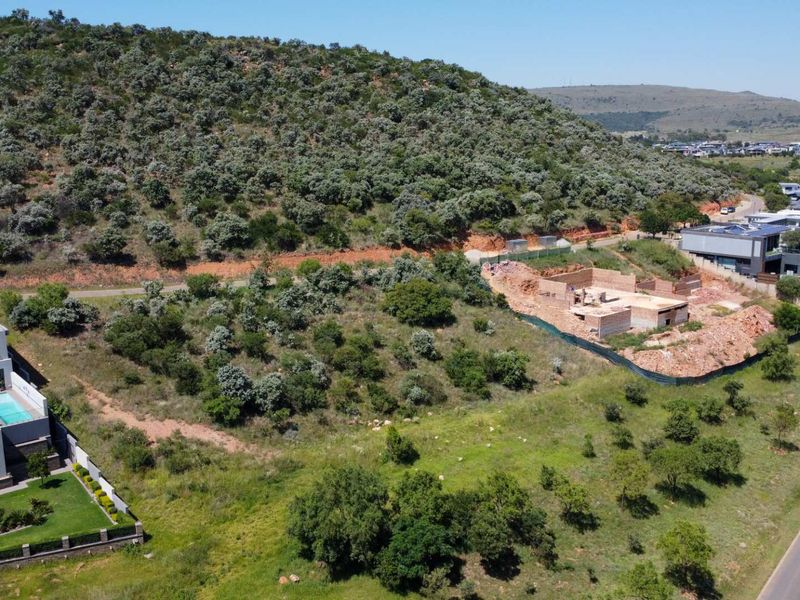 Exceptional piece of land, with mountain views and pre approved plans. - Photo 2