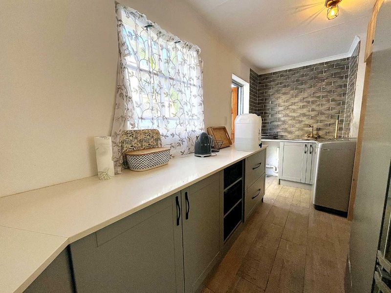 Spacious 3-Bedroom Home in Faerie Glen Prime Location - Photo 4