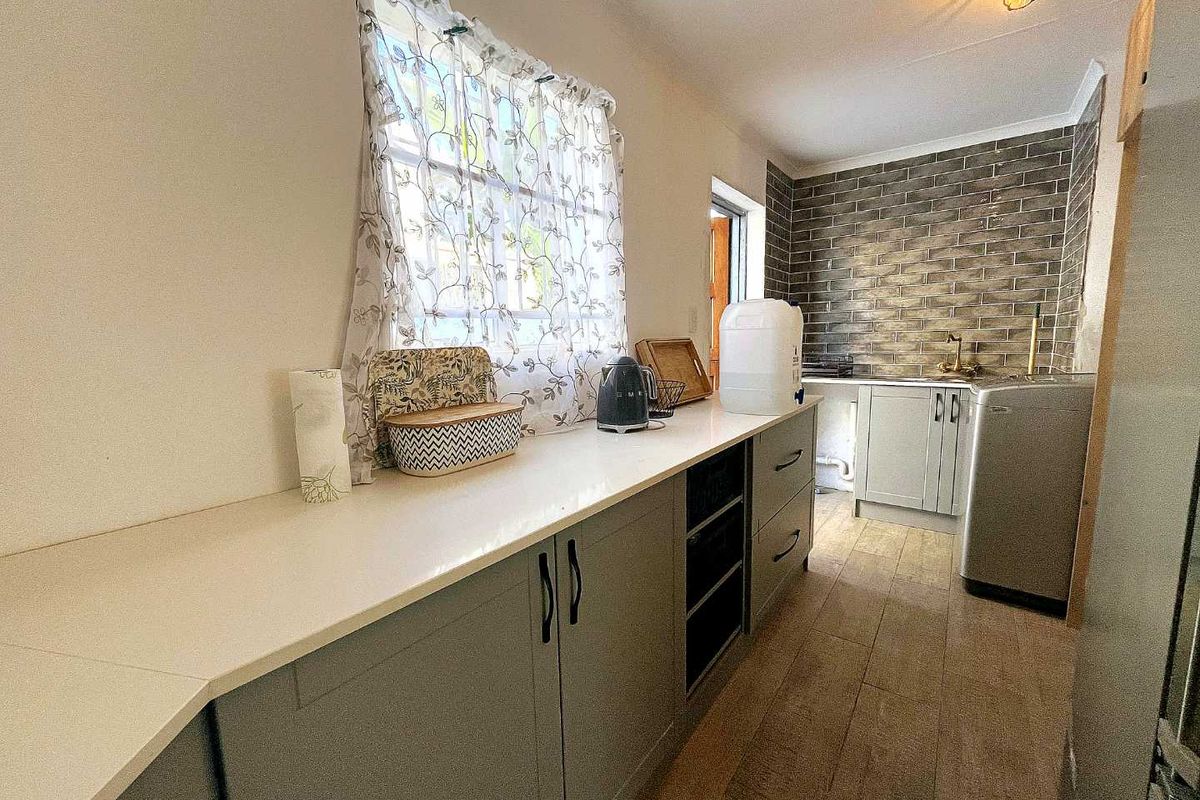 Spacious 3-Bedroom Home in Faerie Glen Prime Location - Photo 4