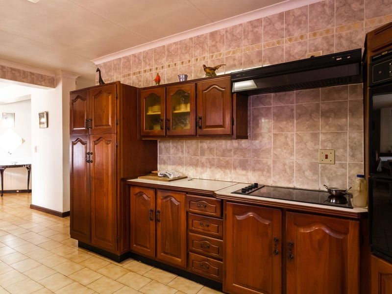 Charming Double Story 3 bedroom home - Photo 9