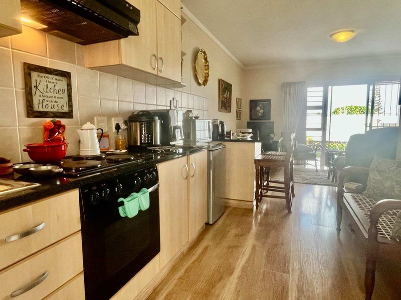 3 Bedroom Ground Floor Apartment with Spacious Garden in sought-after Casa Grande - Photo 4