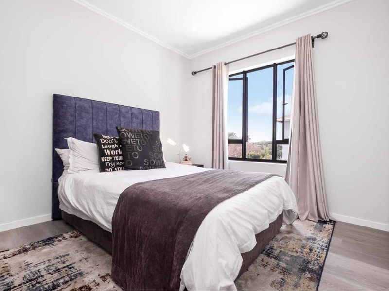 MIDDLE FLOOR APARTMENT SITUATED IN A HIGHLY DESIRABLE LOCATION - Photo 10