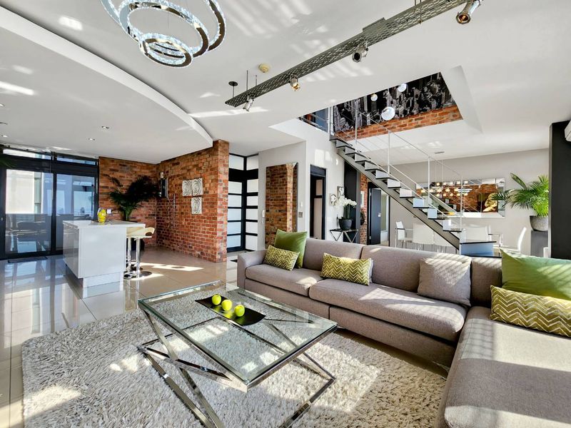 Industrial Chic Penthouse with private roof terrace - Photo 4