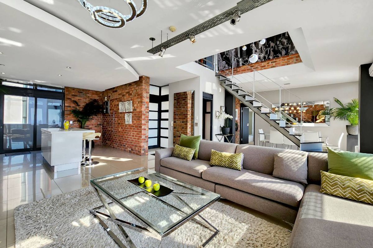 Industrial Chic Penthouse with private roof terrace - Photo 4