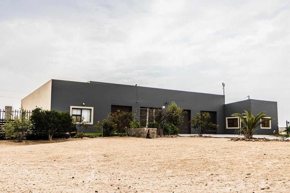 View of the garages and the guest rooms on both sides