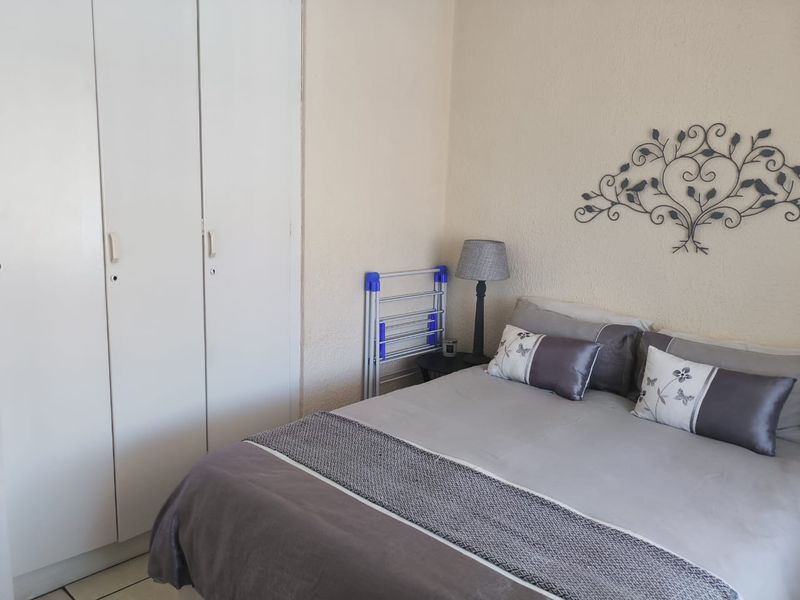 2 Bedroom first floor unit for the young professional, Great complex - Photo 9