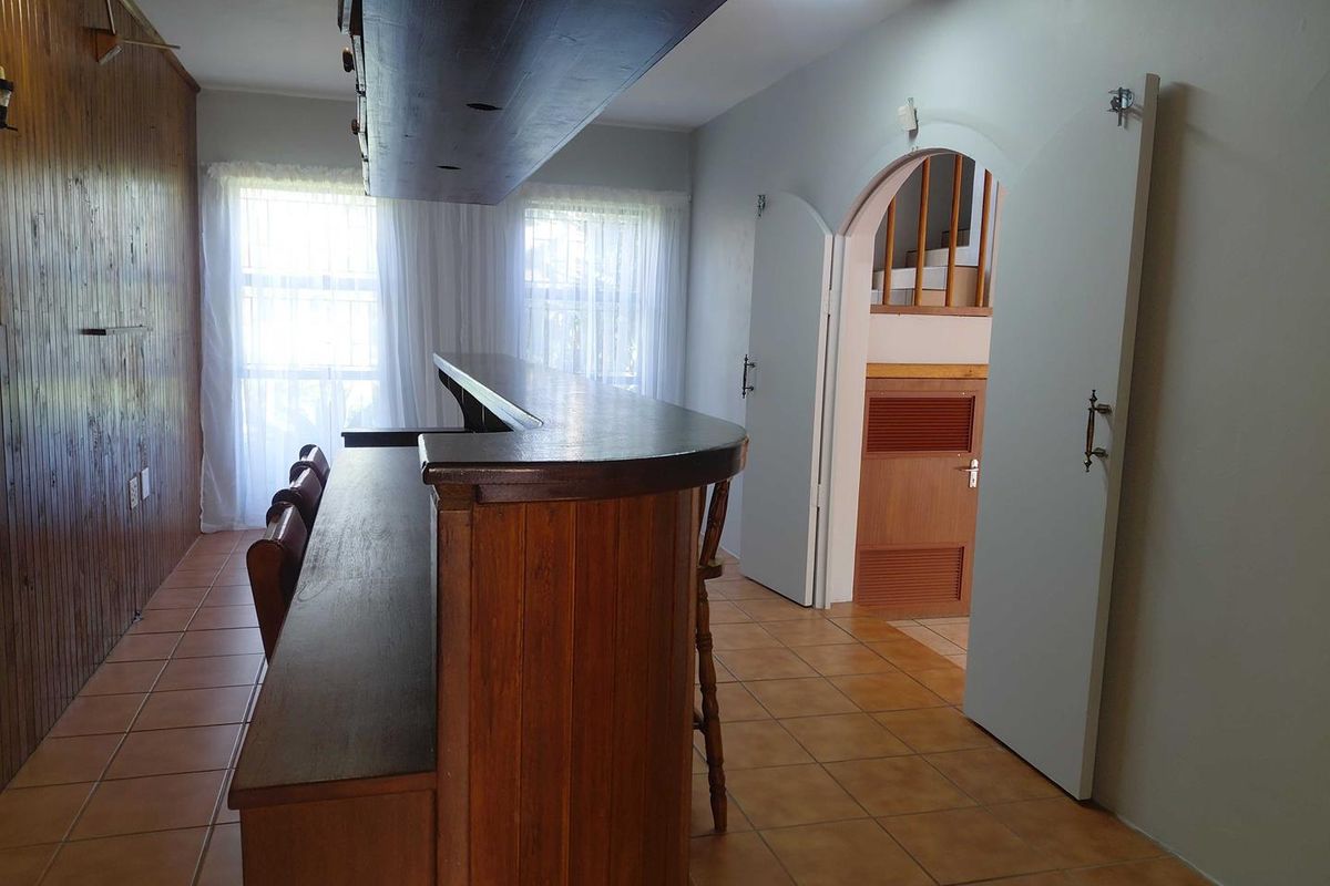 FAMILY HOME! MAKE AN OFFER! - Photo 5