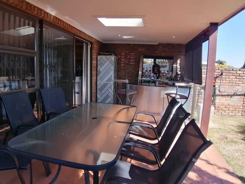 Wow! Stunning duplex townhouse - Photo 1