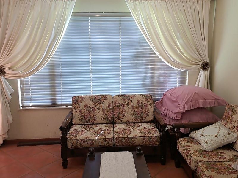 2 Bedroom Groundfloor Apartment - Photo 2
