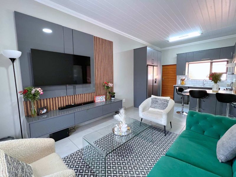 Two bedroom home in secure Estate - Photo 2