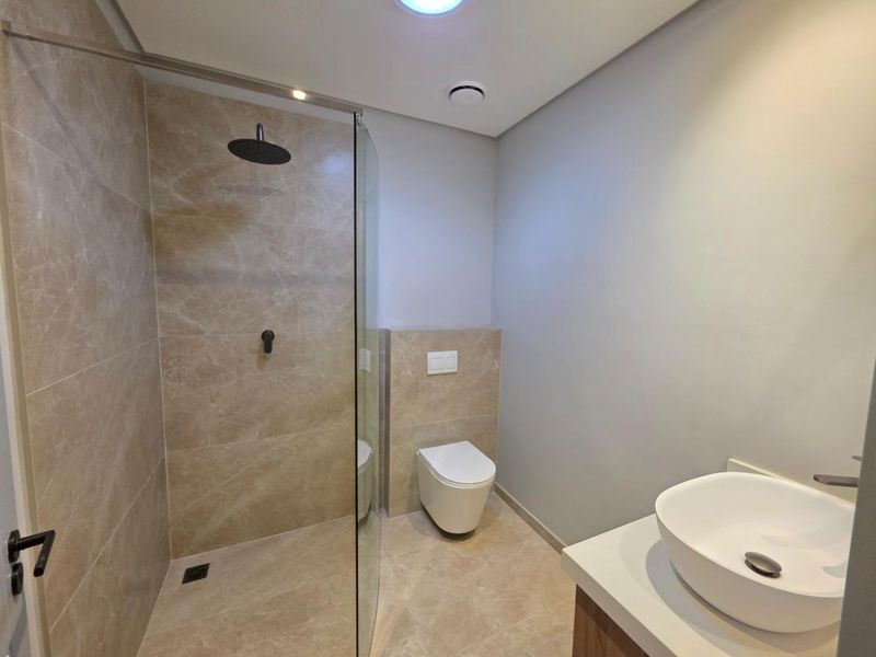 Exceptional 6-Bedroom Family Home in Sought-After Die Boord, Stellenbosch - Photo 9
