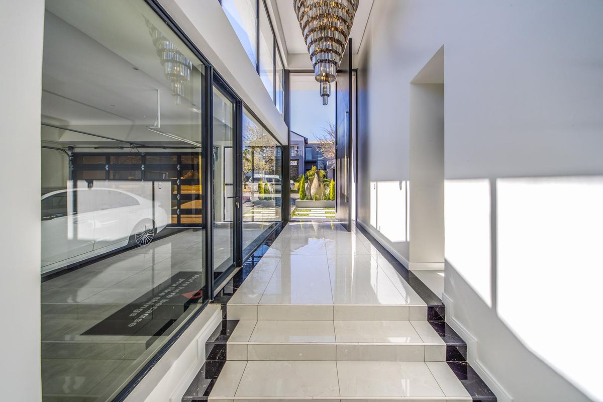 Exquisite Five Bedroom Luxurious Home For Sale in Waterfall Country Estate - Photo 5