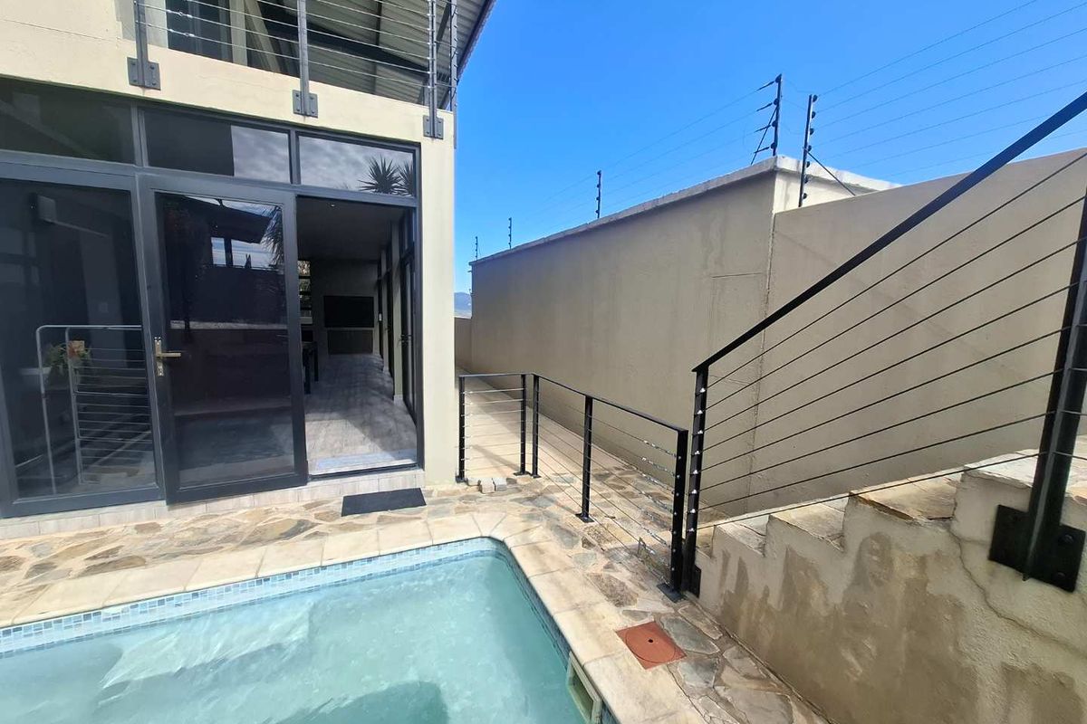 Luxury unit in Henning Villiage - Photo 3