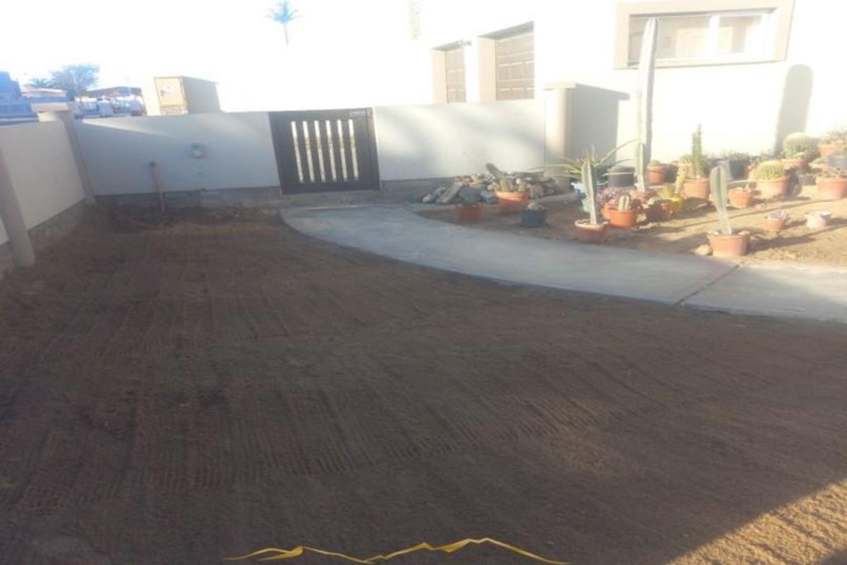 Walvisbay, Fairways Estate | Spacious 3 Bedroom House with Flat for sale - Photo 3