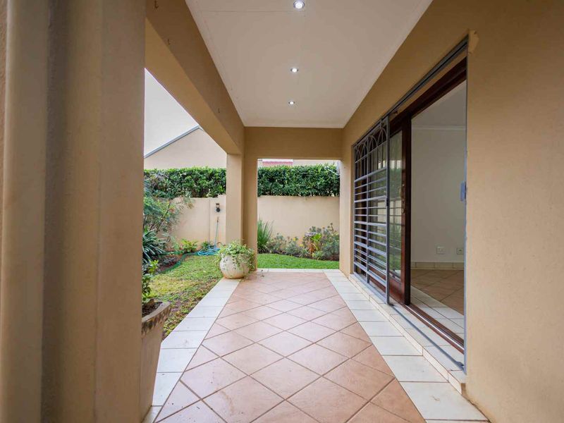 Newly Renovated 3 Bedroom Within Lifestyle Estate - Photo 7