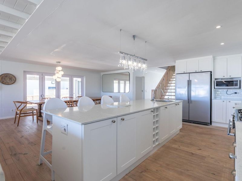 Stylish West Coast Home at the Sea - Photo 6