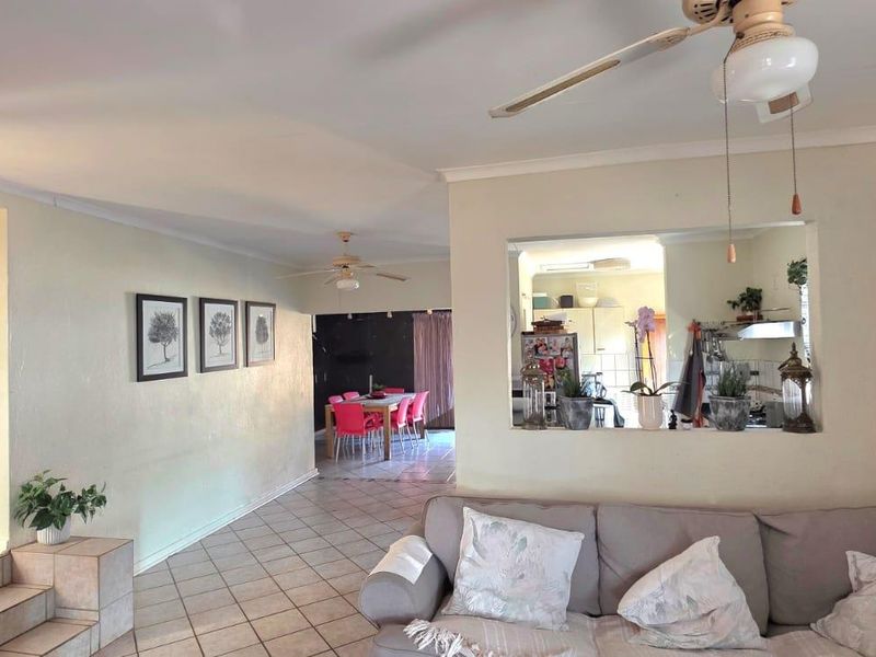 🏡 A MUST-SEE FAMILY HOME IN A PEACEFUL NELSPRUIT LOCATION! - Photo 8