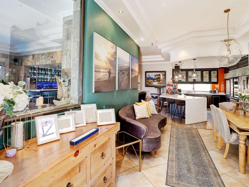 Entertainer’s Dream Home With Spectacular Views - Photo 7