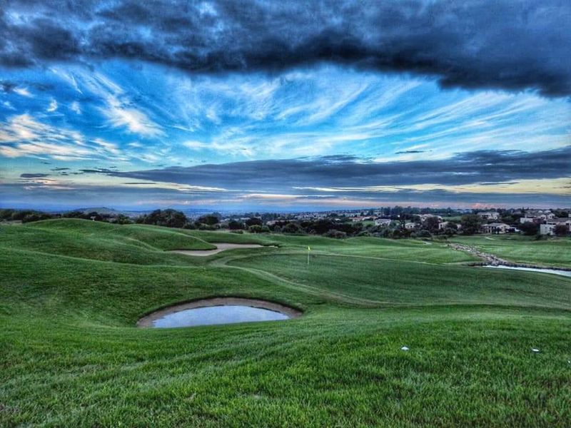 Beautifully maintained 2 bedroom apartment for rental in Jackal Creek Golf Estate R9000 Available 1 September - Photo 1